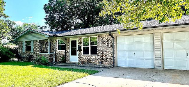 Photo of 201 Nw Jayellen Ave