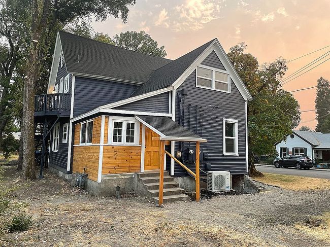 Additional photo 3 of property located at 322 Sw I St