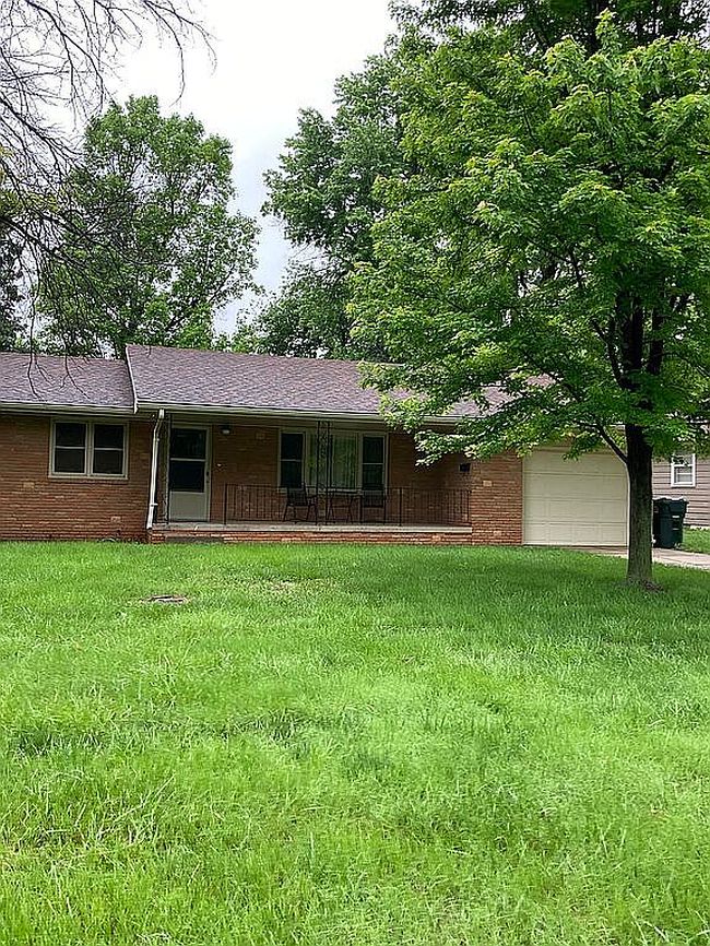 Photo of 911 S Saint John Ave, Lyons, KS