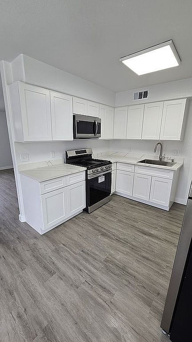 Additional photo 3 of property located at 1622 N Travis Ave