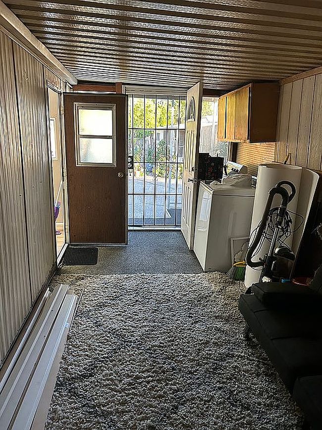 Image of 9340 Foothill Blvd Trailer 62