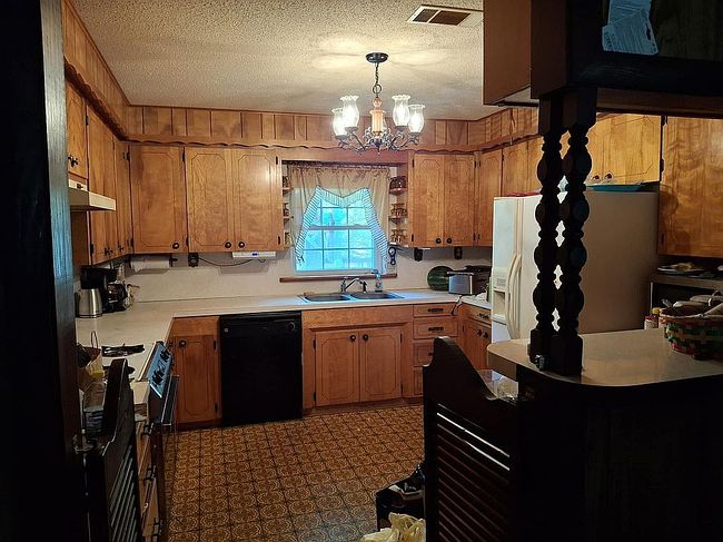 Additional photo 3 of property located at 119 Polk Rd #284