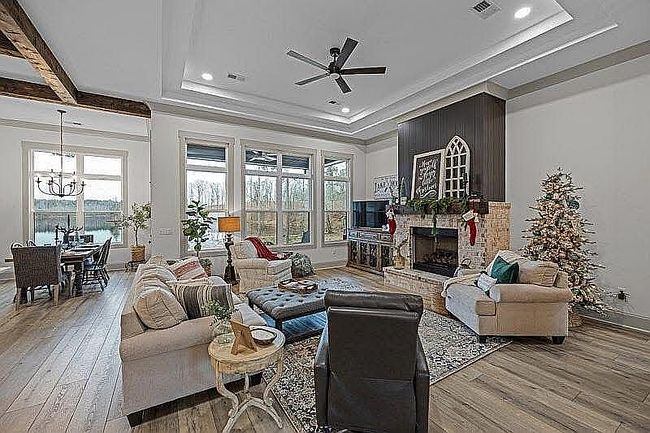 Additional photo 2 of property located at 25 Shoreview Ln