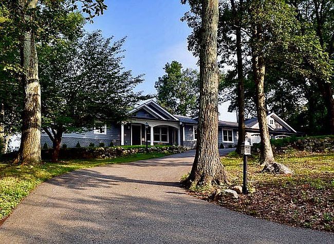 Photo of 8 Sheep Rock Rd, Kinnelon, NJ