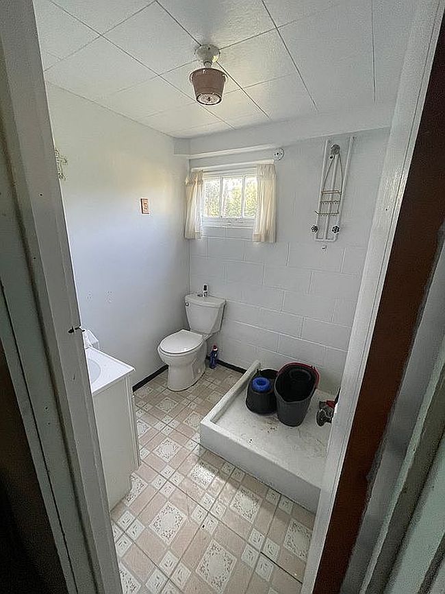 Image of 621 E Superior Ave