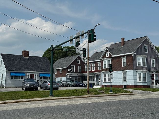Photo of 583 Main St, Westbrook, ME