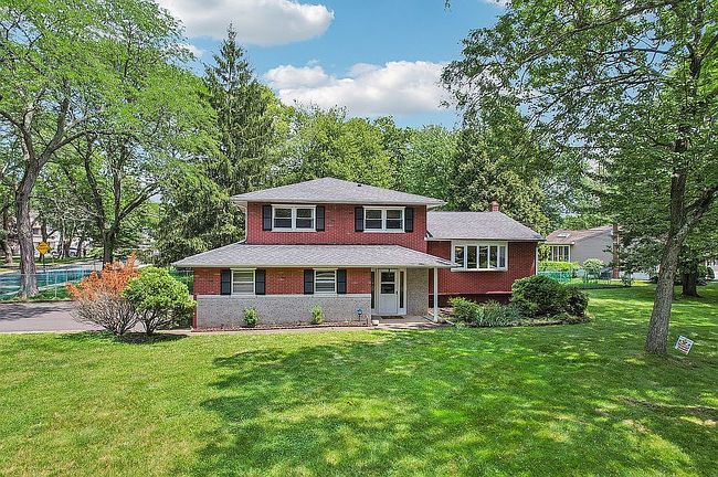 6 Ventnor Dr, Edison, NJ