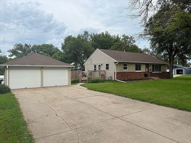 Photo of 1404 14th St, Aurora, NE