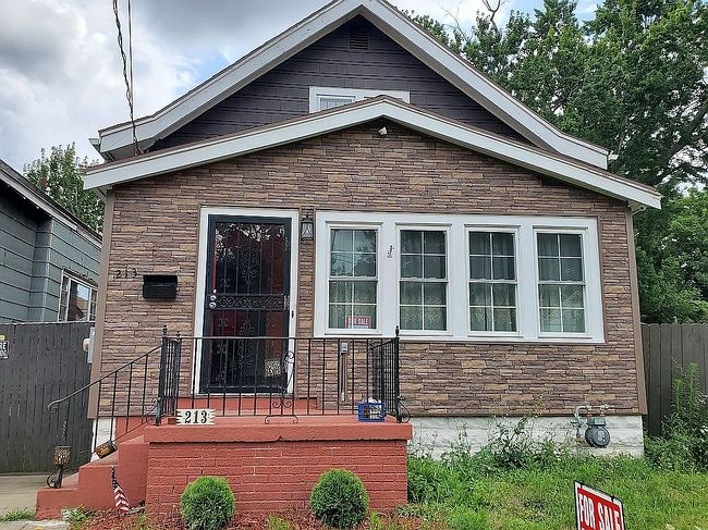 Photo of 213 Hutchinson Ave, Buffalo, NY