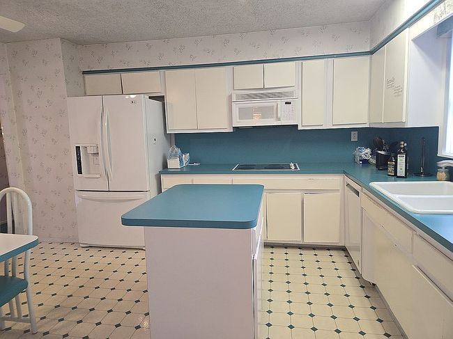 Photo of 801 5th St, West Babylon, NY