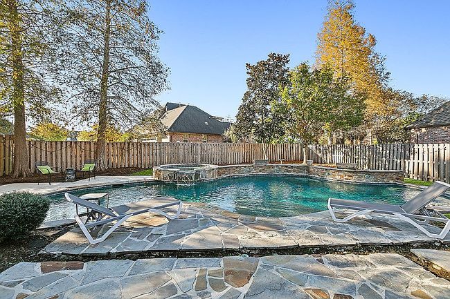 Photo of 15412 Campanile Ct, Baton Rouge, LA