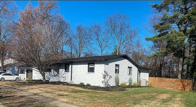 Preview of property located at 1104 W Park Forest Dr