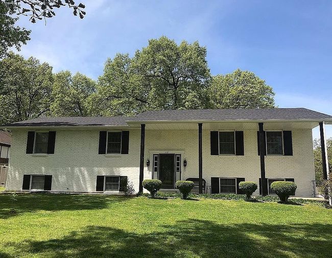 Photo of 1157 Chateau Dr