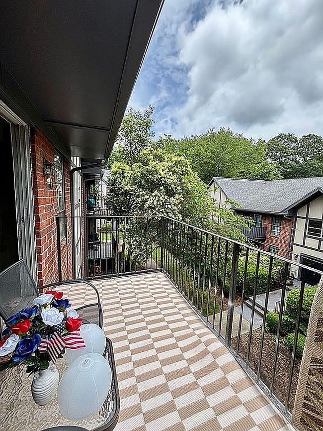 Photo of 6851 Roswell Rd Unit D33, Sandy Springs, GA