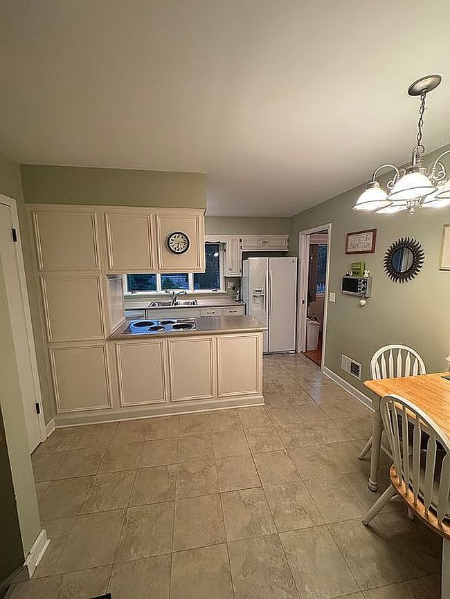 Photo of 804 S Euclid Ave, Elmhurst, IL