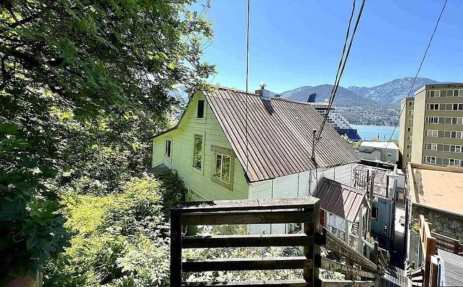 Image of 323 Decker Way