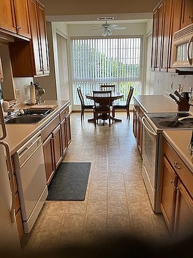 Photo of 15001 Burnhaven Dr #315, Burnsville, MN