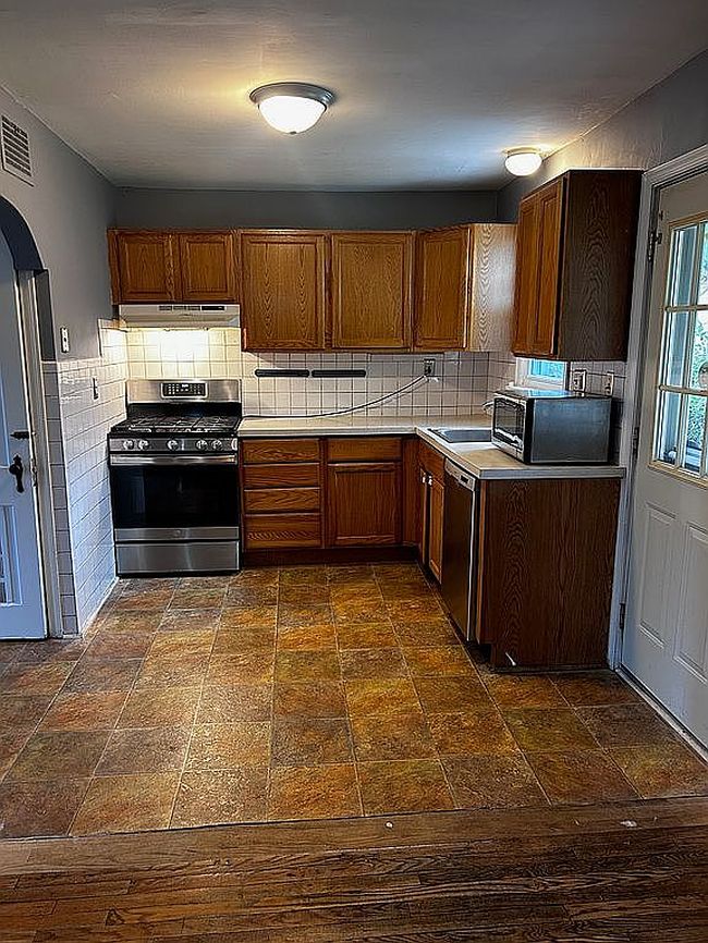 Image of 1233 East Ave