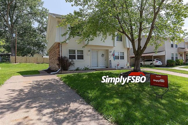Photo of 3327 Clearwater Dr, Bettendorf, IA
