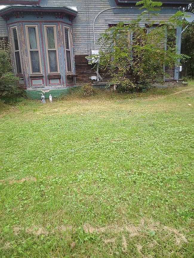 Photo of 302 Plains Rd, Claremont, NH