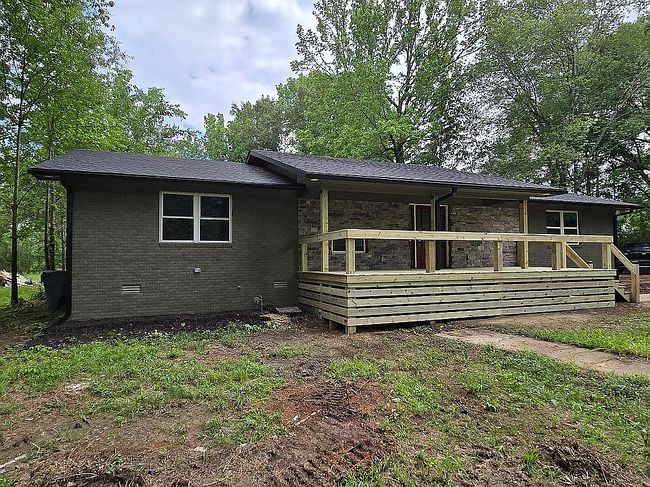 Additional photo 2 of property located at 26 W Mobbs Cir