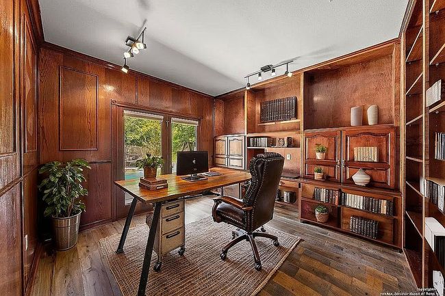 Photo of 2122 W Bluff Dr, Kerrville, TX