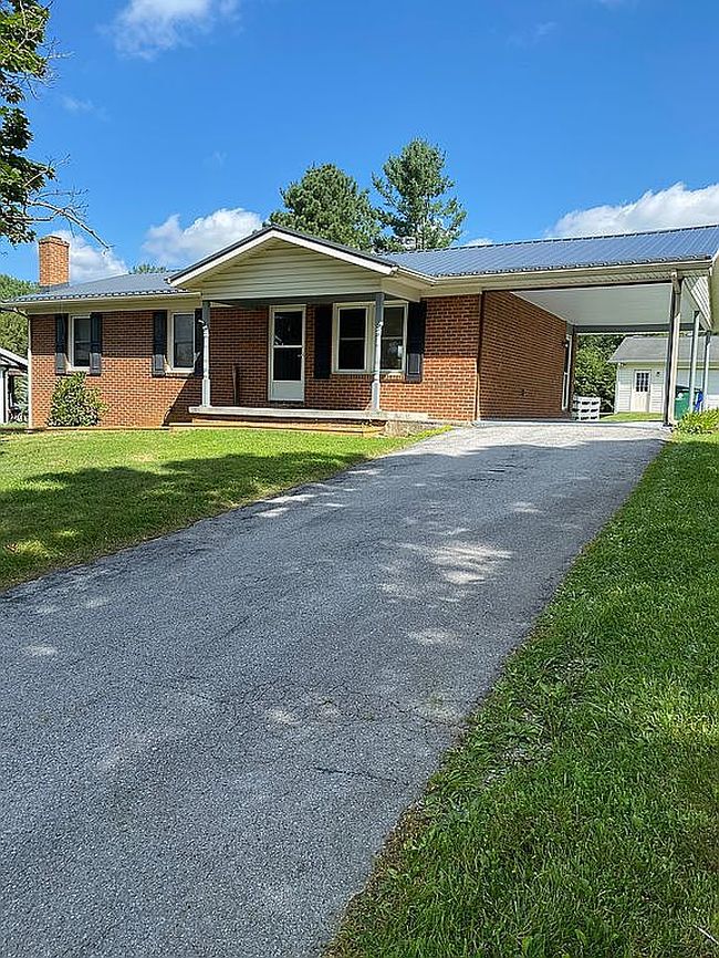 Photo of 815 North Dr, Blacksburg, VA