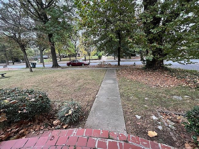 Image of 1358 S Pkwy E