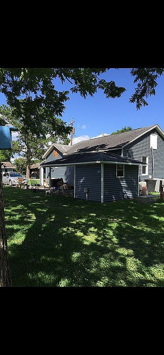 Photo of 415 6th St, Nederland, TX