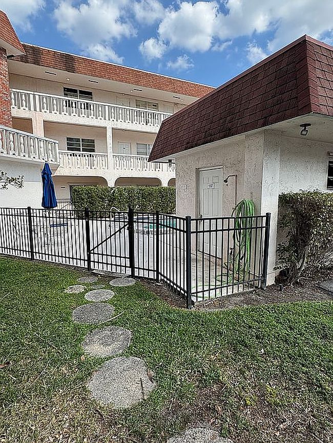Image of 601 Se 5th Ct Apt 103