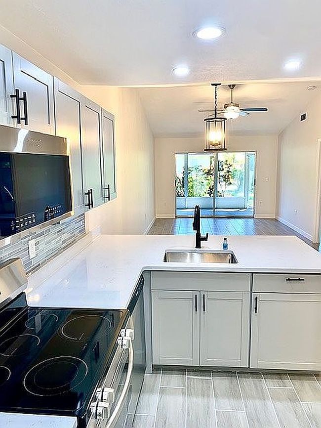 Image of 5340 Royal Palm Ave