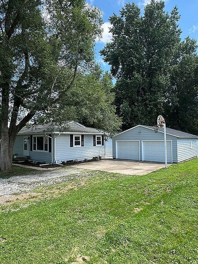 Photo of 275 E Broadway St, Argenta, IL