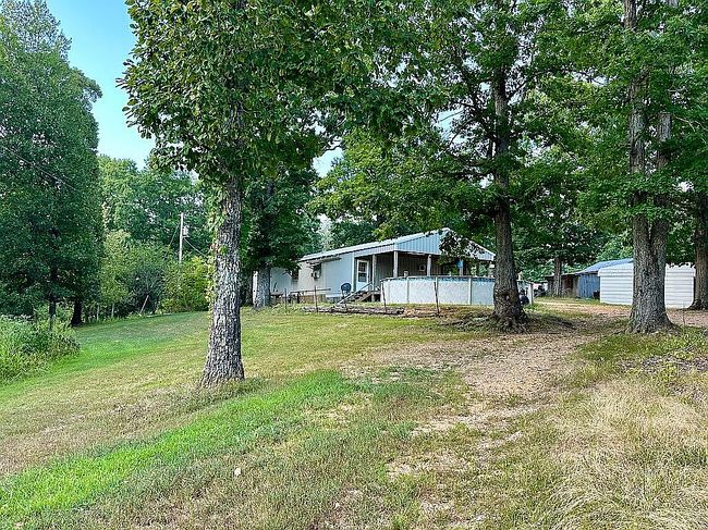 Photo of 170 Blue Bird Ln, Linden, TN