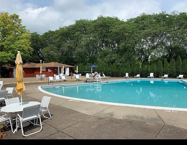 Image of 51B Holiday Hbr