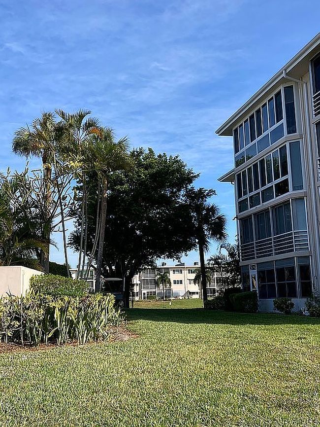 Image of 2616 Garden Dr N Apt 305