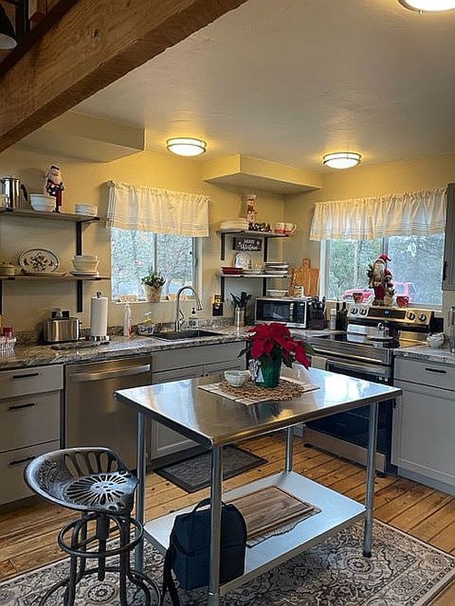 Preview of property located at 770 N Skyline Dr