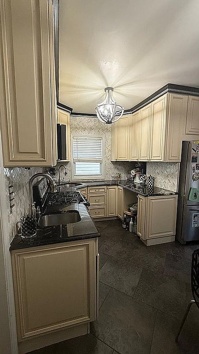 Additional photo 4 of property located at 923 E 32nd St