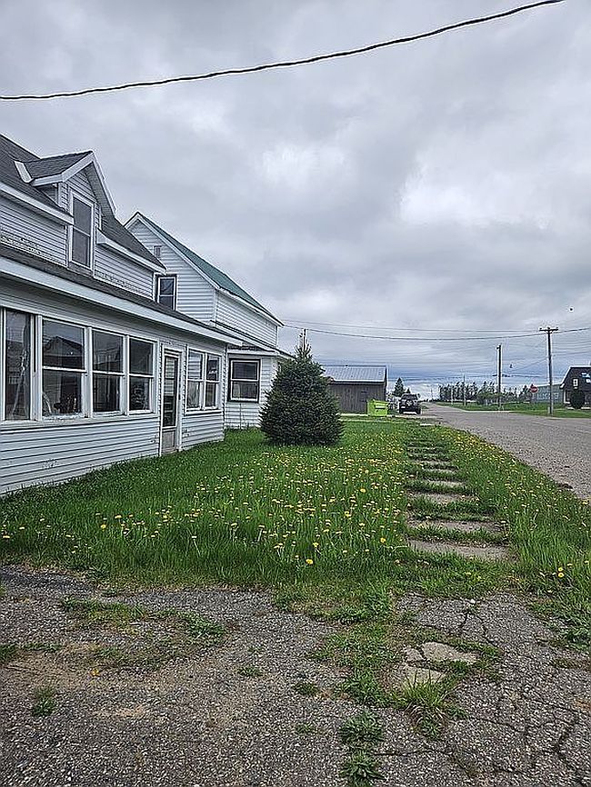 Image of 160 E John St