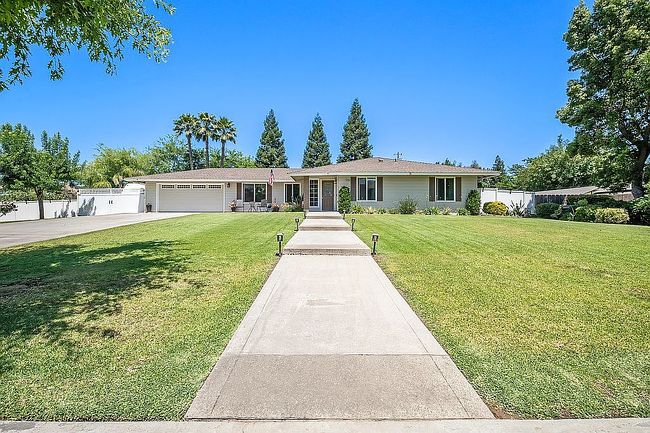 Photo of 18746 Auburn Way, Madera, CA