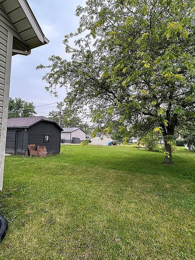 Photo of 665 W Clark St, Berne, IN