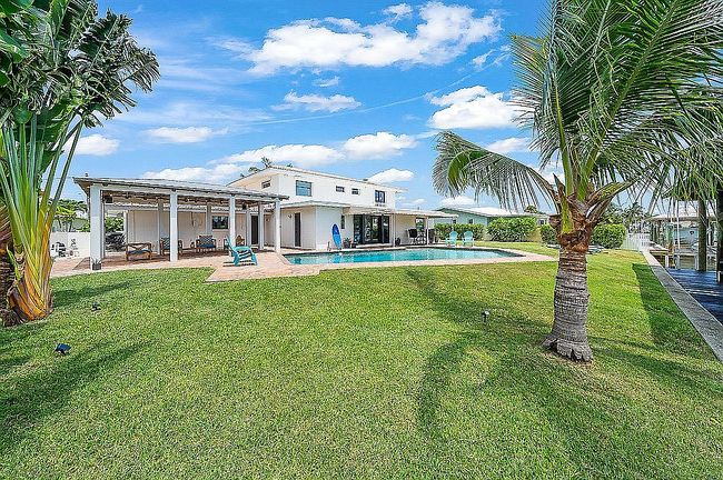 Additional photo 3 of property located at 513 Bahama Dr