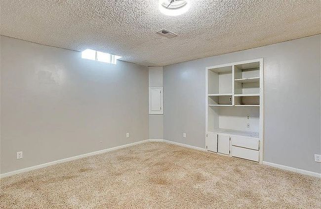 Photo of 229 W Village Lake Dr, Derby, KS