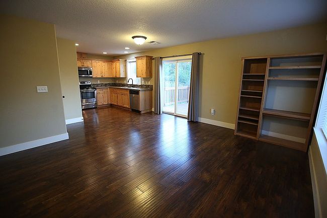 Additional photo 3 of property located at 881 Limelight Ave Nw