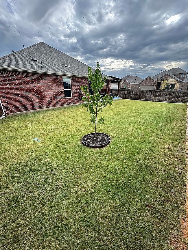 Photo of 11203 Hawks Landing Dr, Aubrey, TX