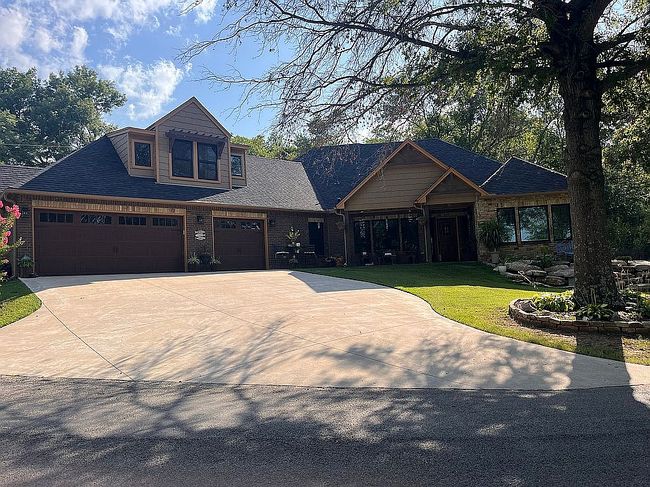 Image of 615 Lakeside Dr N