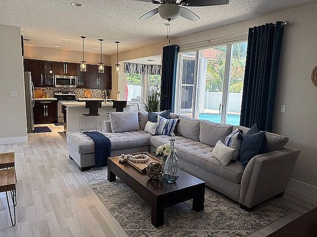 Photo of 377 Sw 188th Ter, Pembroke Pines, FL