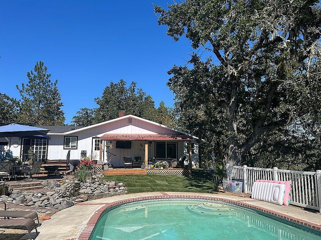 Photo of 249 Rocky Point Ln, Roseburg, OR