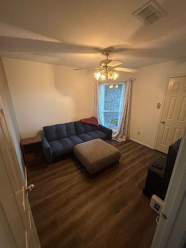 Additional photo 1 of property located at 10219 Gray Oak Ln