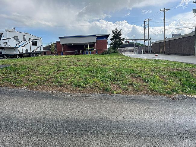 Image of 640 Broadway St