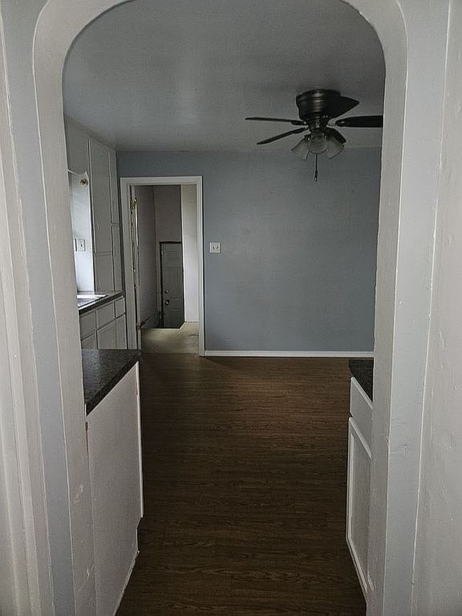 Additional photo 2 of property located at 824 Oak St